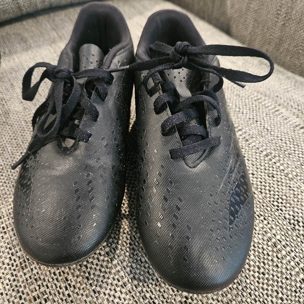 Boys Black Soccer CLEAT Shoes Size 3